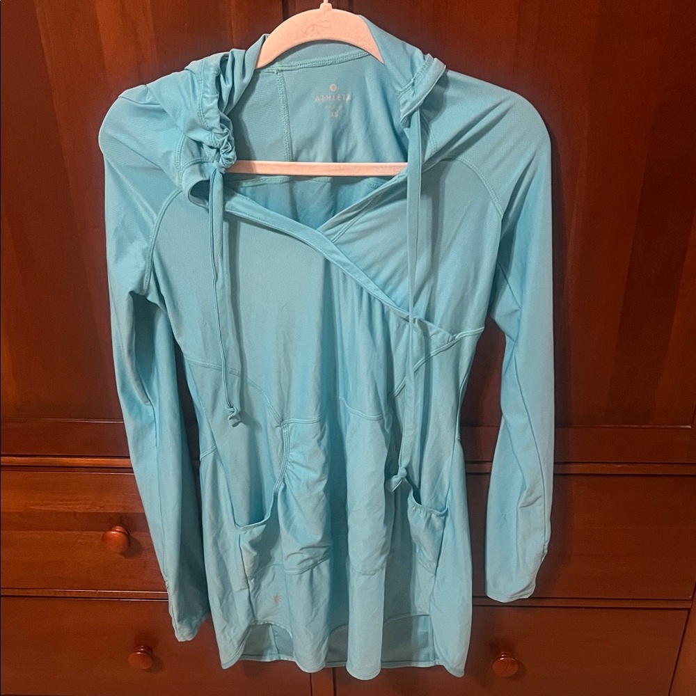 Athleta Aqua Pullover/swim cover up with pockets and hood
